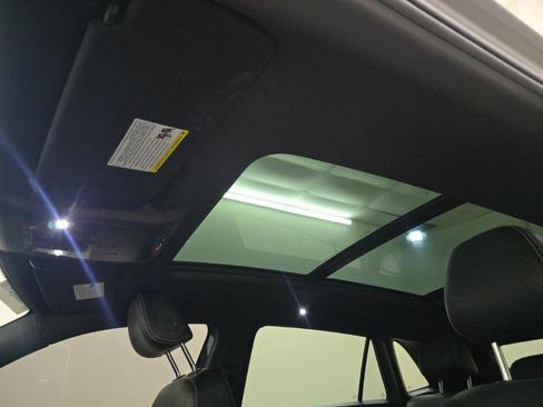 Used 2022 Volkswagen Atlas Cross Sport SE w/ Panoramic Sunroof Package FWD image 8
