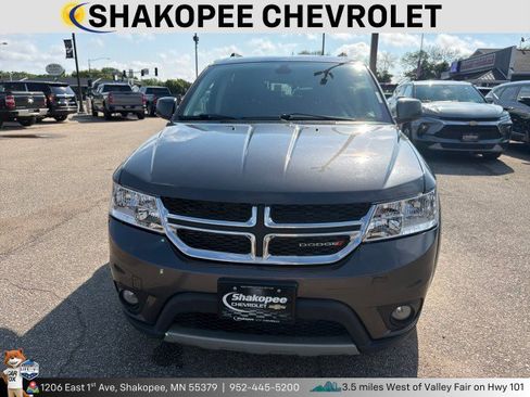 Used 2019 Dodge Journey SE FWD image 3