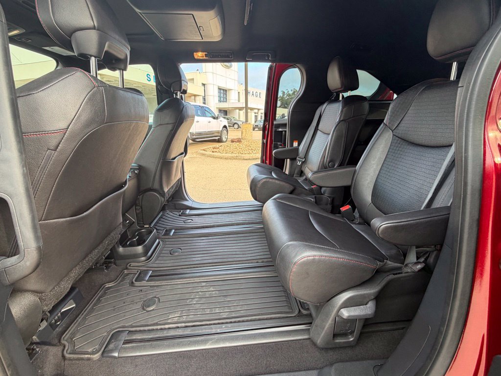 Used 2025 Toyota Sienna XSE w/ XSE Plus Package FWD image 24