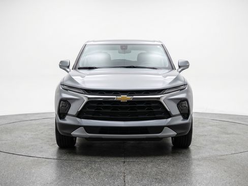 Used 2025 Chevrolet Blazer LT FWD image 2