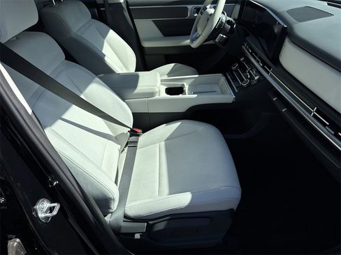 Used 2024 Hyundai Santa Fe SE image 13