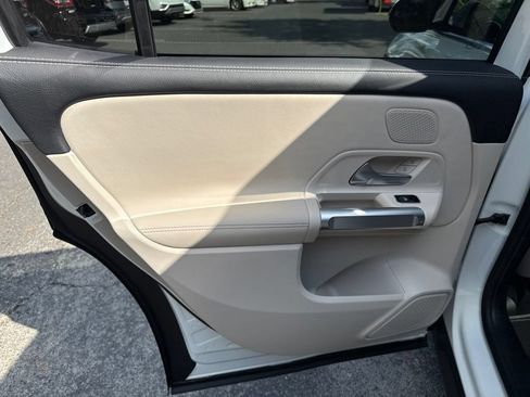 Used 2025 Mercedes-Benz GLB 250 4MATIC image 26
