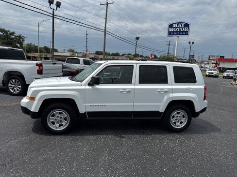 Used 2016 Jeep Patriot Sport w/ Power Value Group FWD image 2
