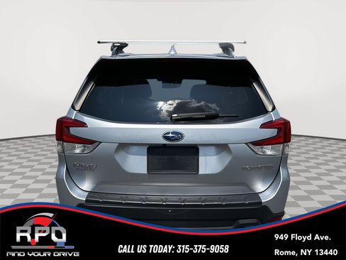 Used 2019 Subaru Forester Premium AWD/4WD image 4