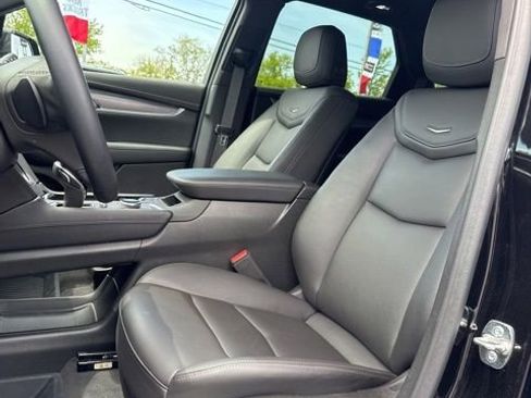 Used 2025 Cadillac XT5 Luxury w/ LPO, Floor Liner Package FWD image 17