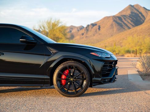 Used 2021 Lamborghini Urus AWD/4WD image 15