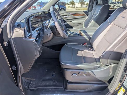 Used 2024 Cadillac Escalade Premium Luxury image 15