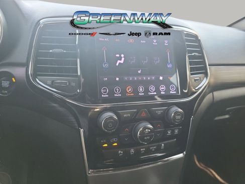 Used 2019 Jeep Grand Cherokee Laredo w/ Laredo X Package image 18