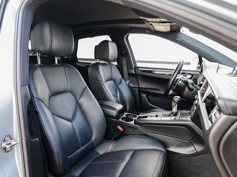 Certified 2019 Porsche Macan image 28