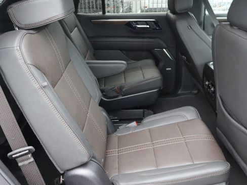 Used 2025 Chevrolet Tahoe High Country AWD/4WD image 38