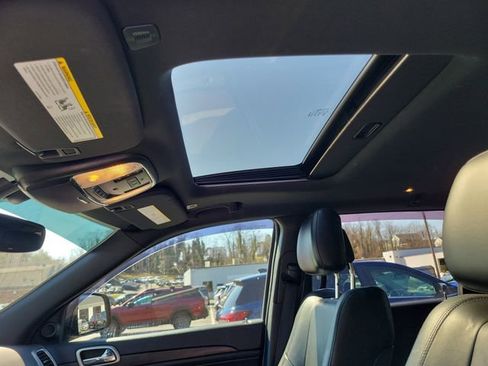 Used 2018 Jeep Grand Cherokee Altitude image 13