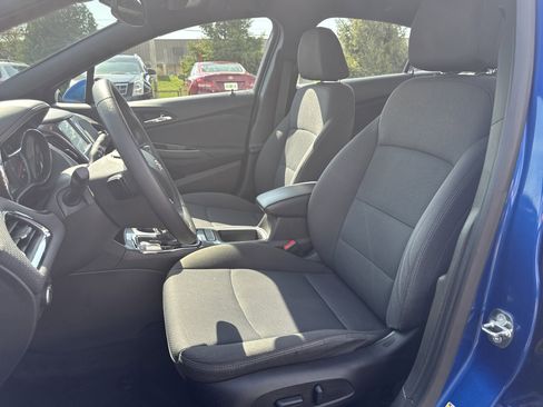 Used 2018 Chevrolet Cruze LT w/ Convenience Package image 12
