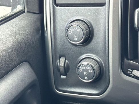 Used 2018 Chevrolet Silverado 1500 LT w/ LT Convenience Package image 18