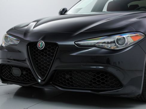 Used 2022 Alfa Romeo Giulia Sprint RWD image 9