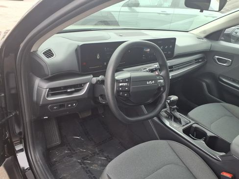 Used 2025 Kia K4 FWD image 12