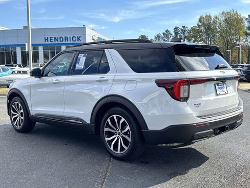 Used 2025 Ford Explorer ST-Line w/ Premium Package image 8