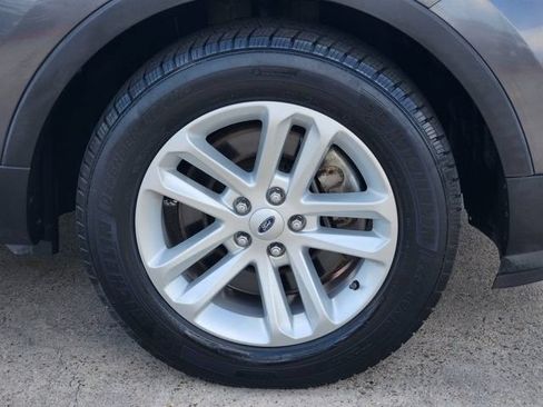 Used 2016 Ford Explorer XLT w/ Equipment Group 202A FWD image 10