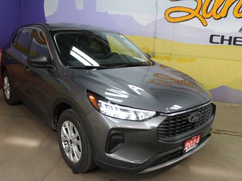 Used 2024 Ford Escape Active AWD/4WD image 2