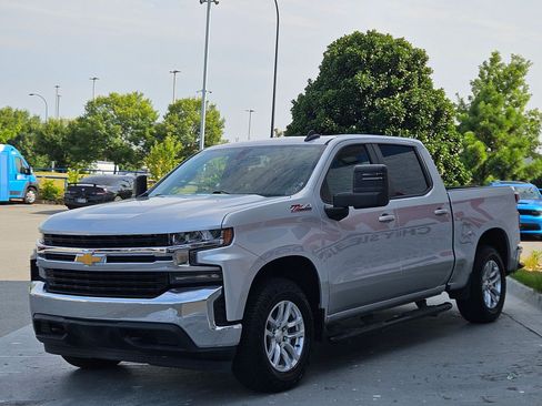 Used 2020 Chevrolet Silverado 1500 LT AWD/4WD image 3