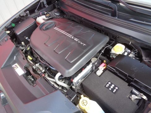 Used 2016 Jeep Cherokee Trailhawk AWD/4WD image 3