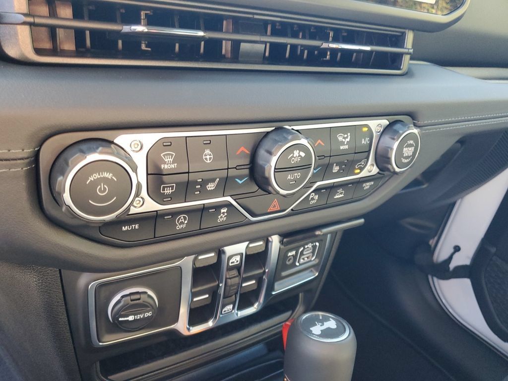 New 2025 Jeep Wrangler Unlimited Sahara AWD/4WD image 27