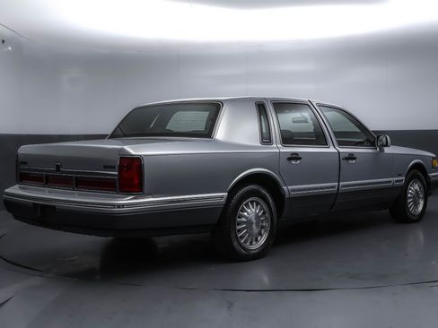 Used 1995 Lincoln Town Car Signature image 22