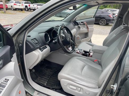Used 2012 Toyota Highlander Limited w/ Tow Pkg AWD/4WD image 19