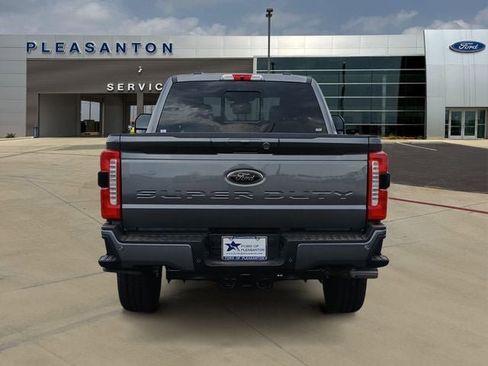 New 2026 Ford F250 Lariat w/ Black Appearance Package image 4