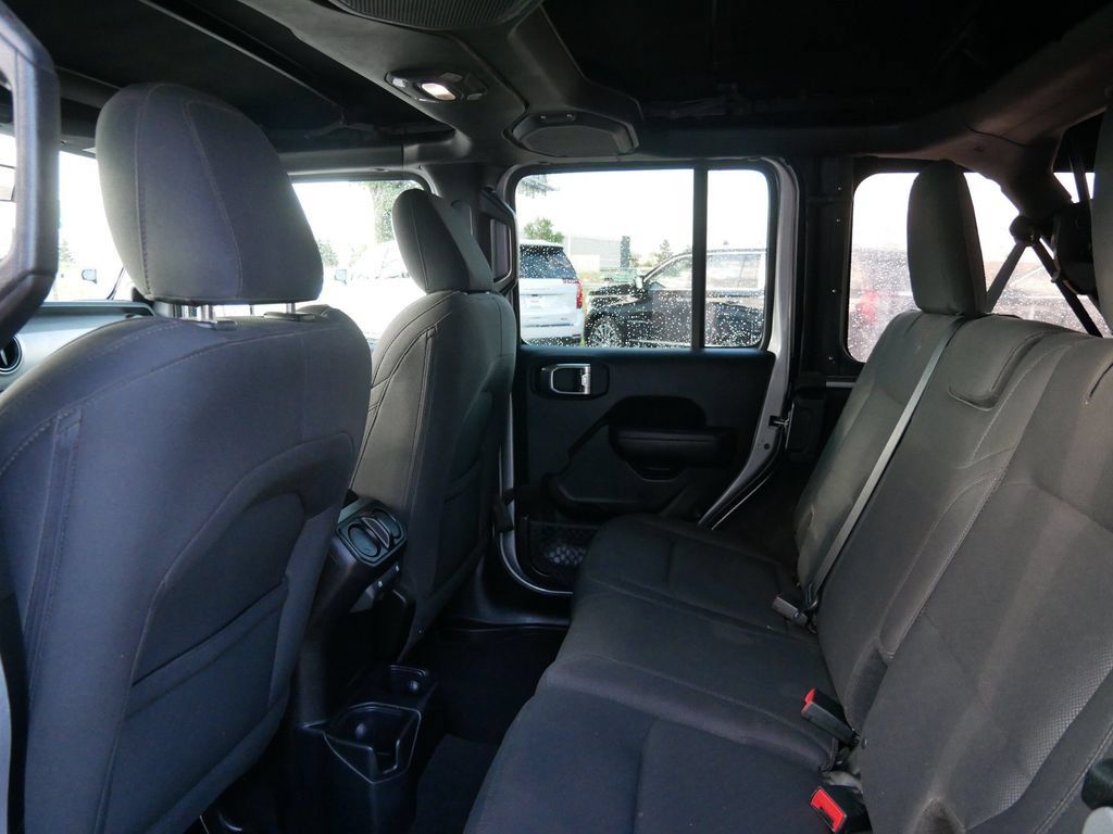 Used 2018 Jeep Wrangler Unlimited Sport S AWD/4WD image 10