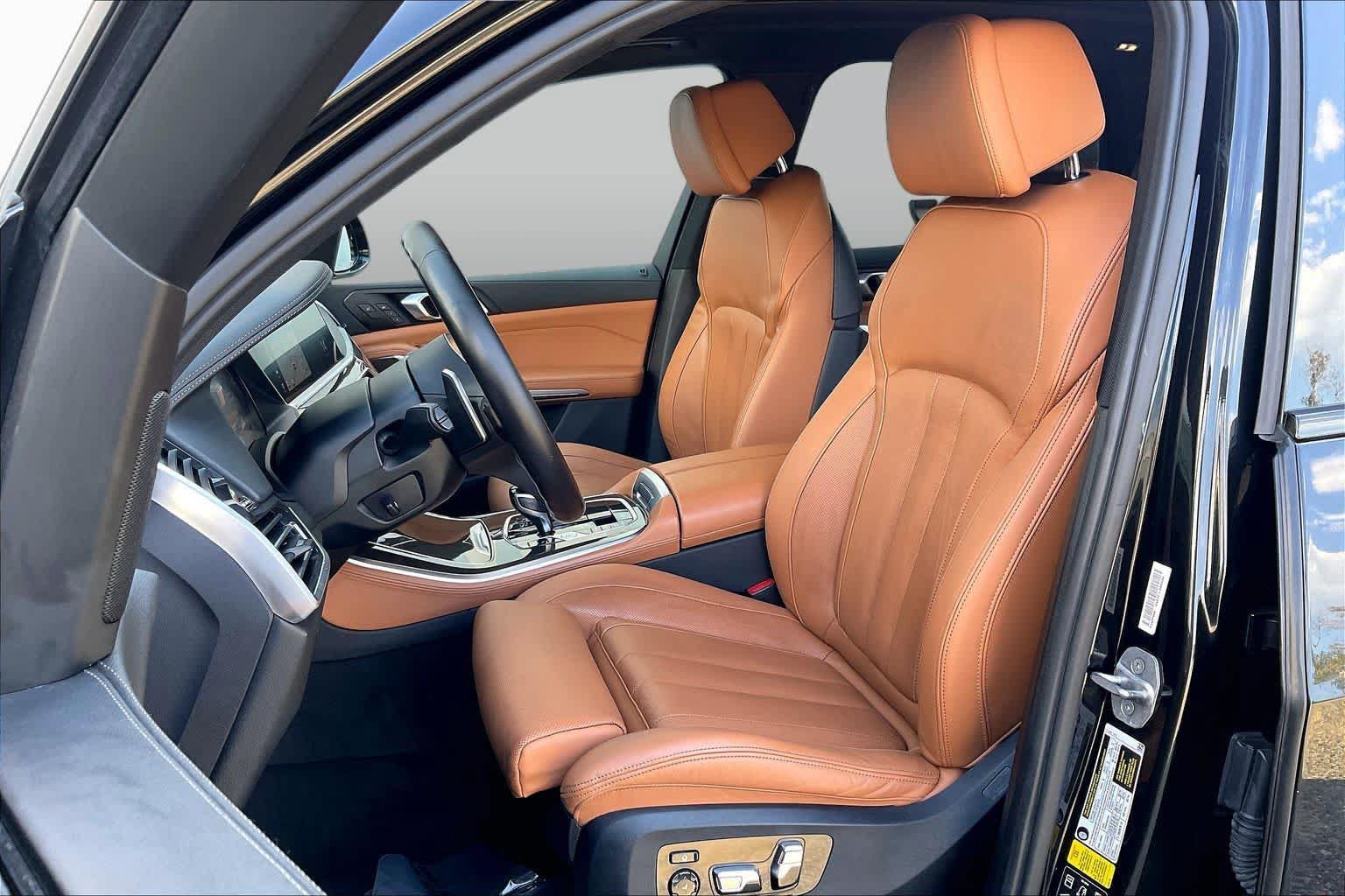 Used 2022 BMW X5 xDrive40i w/ M Sport Package AWD/4WD image 7