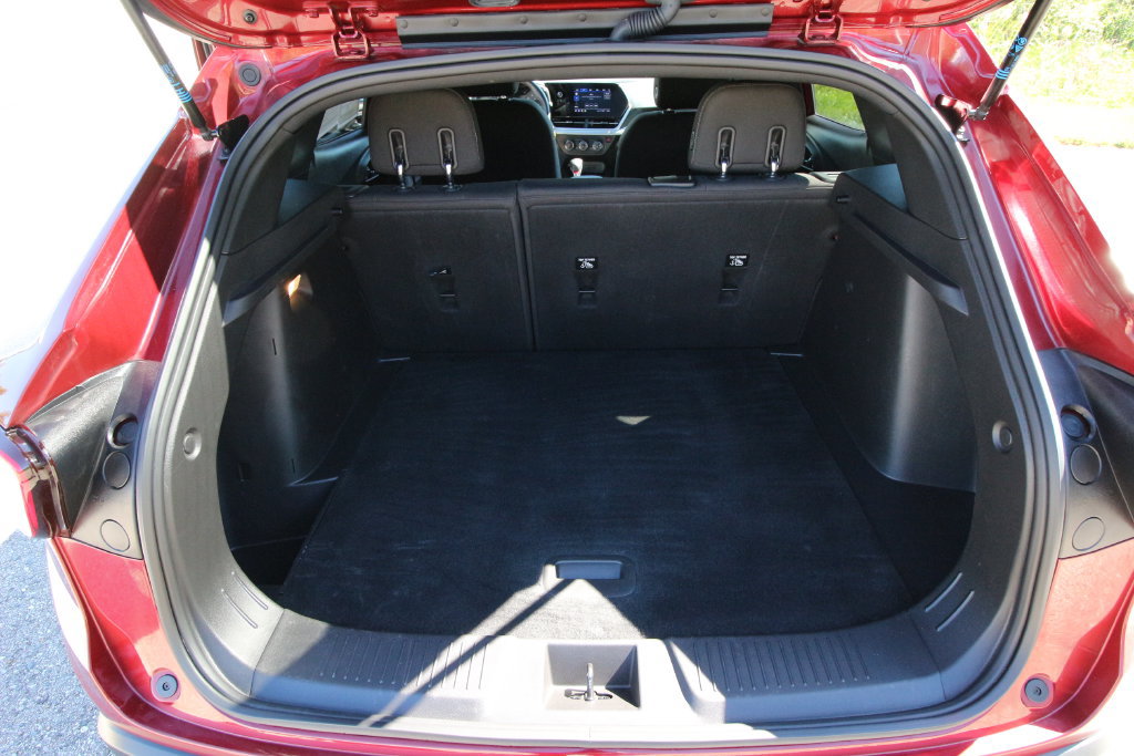 Used 2024 Chevrolet Trax RS w/ Driver Confidence Package FWD image 7