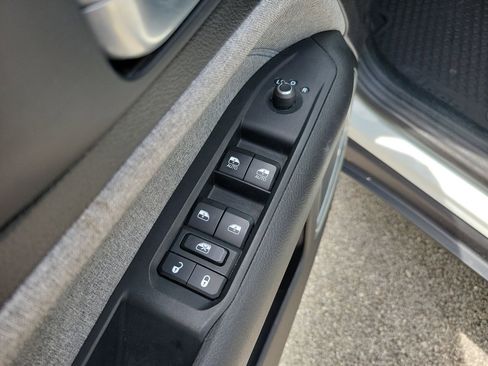 Used 2025 Jeep Compass Latitude w/ Sun & Sound Group AWD/4WD image 15