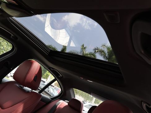 Used 2025 BMW 330i Sedan w/ Premium Package RWD image 19