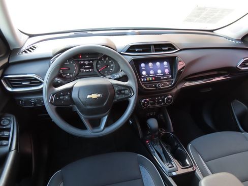 Used 2023 Chevrolet TrailBlazer LT w/ Convenience Package AWD/4WD image 4