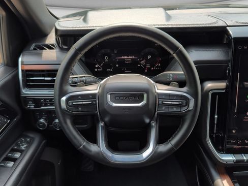 Used 2025 GMC Yukon XL Denali AWD/4WD image 11