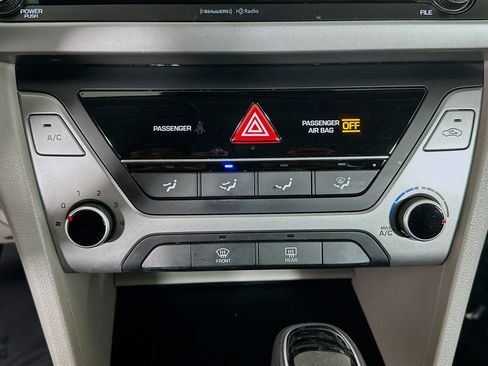 Used 2017 Hyundai Elantra SE image 32