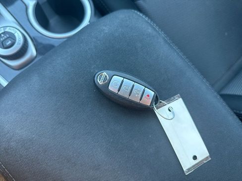 Used 2017 Nissan Pathfinder SV image 28