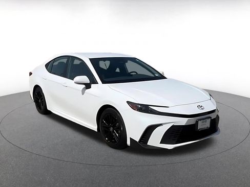 Used 2026 Toyota Camry SE FWD image 3