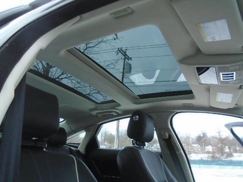 Used 2019 Jaguar XJ R-Sport image 15