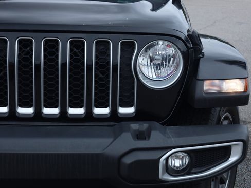 Used 2023 Jeep Gladiator Overland w/ Popular Equipment Package image 15