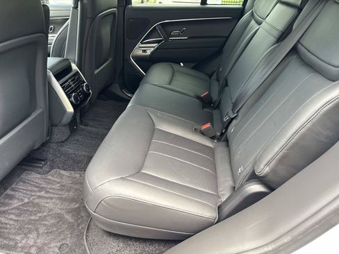 Used 2025 Land Rover Range Rover SE AWD/4WD image 15