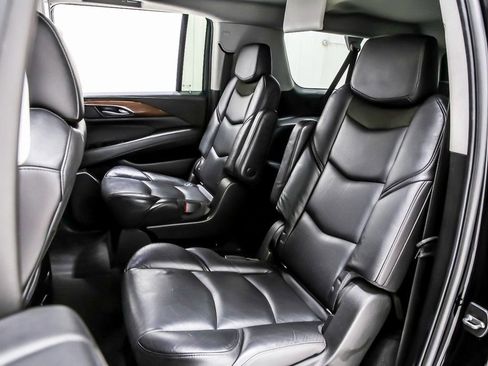 Used 2018 Cadillac Escalade ESV Premium Luxury image 31