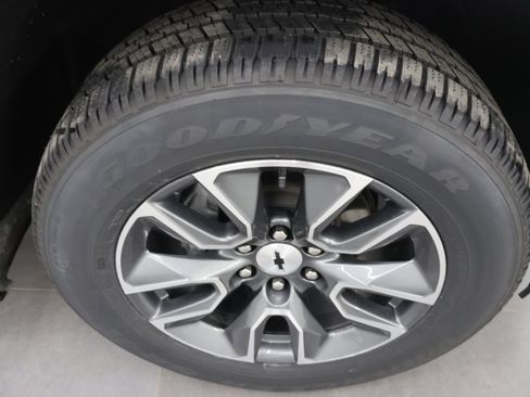 Used 2023 Chevrolet Silverado 1500 RST AWD/4WD image 3