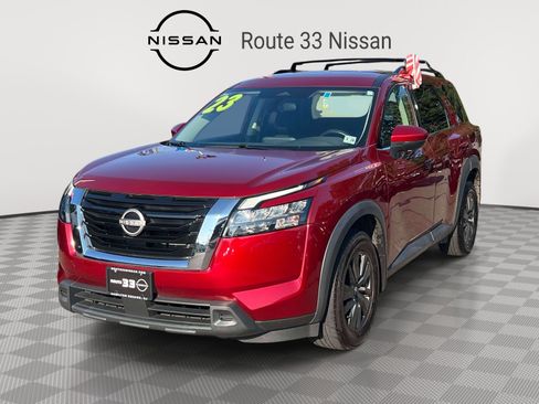Used 2023 Nissan Pathfinder SV AWD/4WD image 2