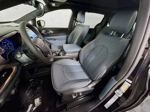 New 2027 Chrysler Pacifica Pinnacle w/ Theater Group AWD/4WD image 22