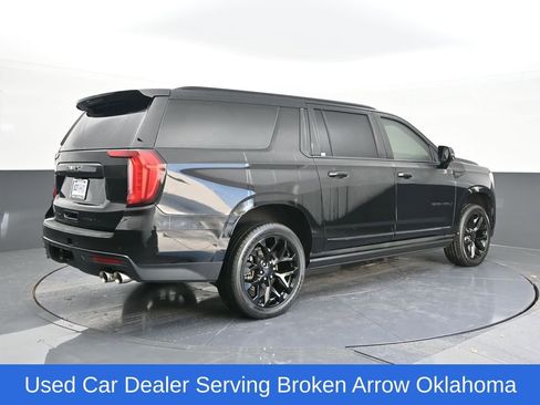 Used 2021 GMC Yukon XL Denali w/ Denali Premium Package image 9