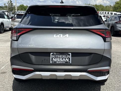 Used 2025 Kia Sportage LX image 5