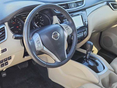 Used 2016 Nissan Rogue SL image 2