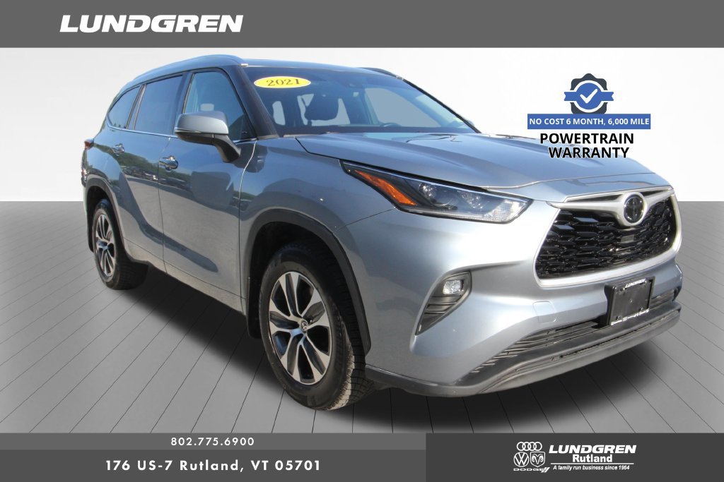 Used 2021 Toyota Highlander XLE AWD/4WD image 1