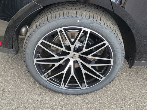 New 2026 Porsche Macan image 13